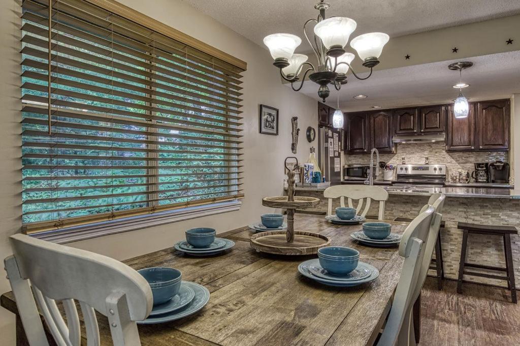 גטלינבורג Moonshine Chalet, Hot Tub, Pool Access, Wifi, 1089 Free Tickets Each Paid Day, Dollywood And More מראה חיצוני תמונה