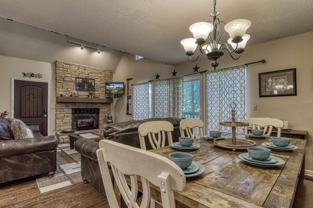 גטלינבורג Moonshine Chalet, Hot Tub, Pool Access, Wifi, 1089 Free Tickets Each Paid Day, Dollywood And More מראה חיצוני תמונה