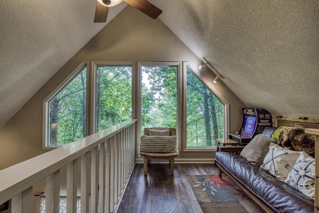 גטלינבורג Moonshine Chalet, Hot Tub, Pool Access, Wifi, 1089 Free Tickets Each Paid Day, Dollywood And More מראה חיצוני תמונה